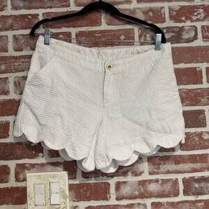 Lilly Pulitzer Buttercup White Seersucker Scallop-Hem Shorts Size 8 Womens EUC